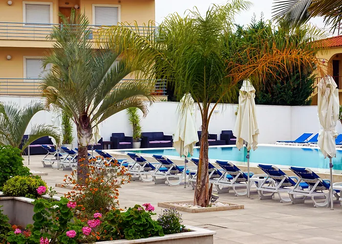 Turisticos Novochoro Aparthotel